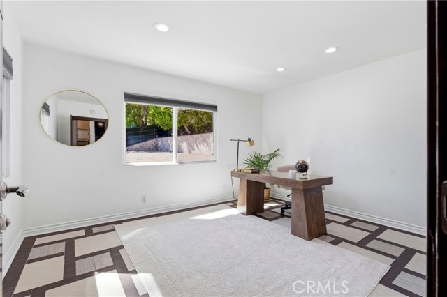 Detail Gallery Image 15 of 44 For 5836 Winnetka Ave, Woodland Hills,  CA 91367 - 4 Beds | 3 Baths