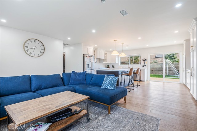 Image 4 of 21 For 492 Graham  