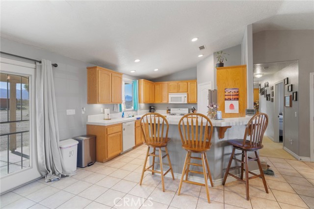 4265 Camellia, Phelan CA: https://media.crmls.org/medias/4047f74d-7768-4993-84ad-e710db9bf097.jpg