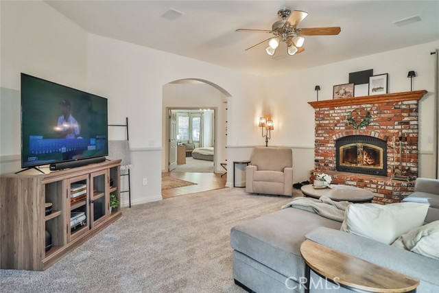 176 Pine Ridge Road, Crestline CA: https://media.crmls.org/medias/404a7ec1-df0c-43f9-a7c9-bcbc2eeedbb7.jpg