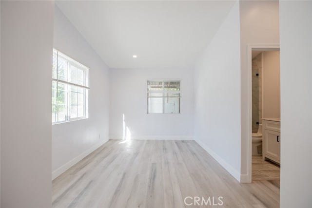 Detail Gallery Image 14 of 22 For 8561 Orion Ave, North Hills,  CA 91343 - 2 Beds | 2 Baths