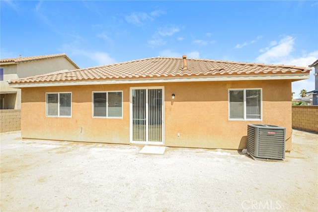 Detail Gallery Image 14 of 16 For 2736 Garnet Ln, Lancaster,  CA 93535 - 5 Beds | 2 Baths