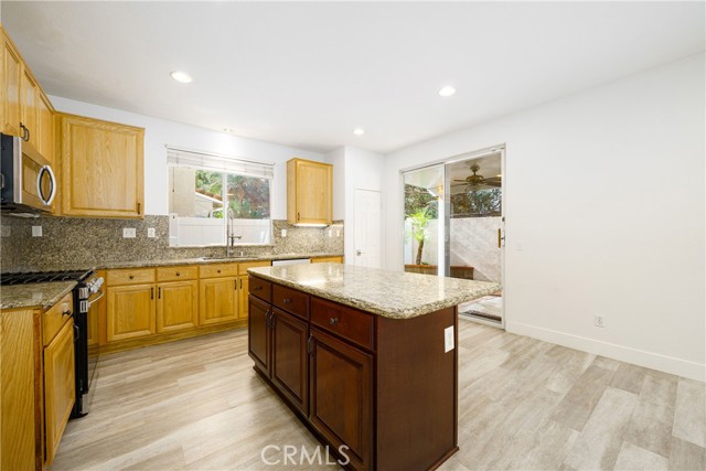 Detail Gallery Image 7 of 28 For 10 Lazurite, Rancho Santa Margarita,  CA 92688 - 4 Beds | 3 Baths