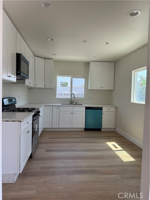 11825 Art st, Sun Valley CA: https://media.crmls.org/medias/404b4782-b1fc-4379-8403-7c19f30358c6.jpg