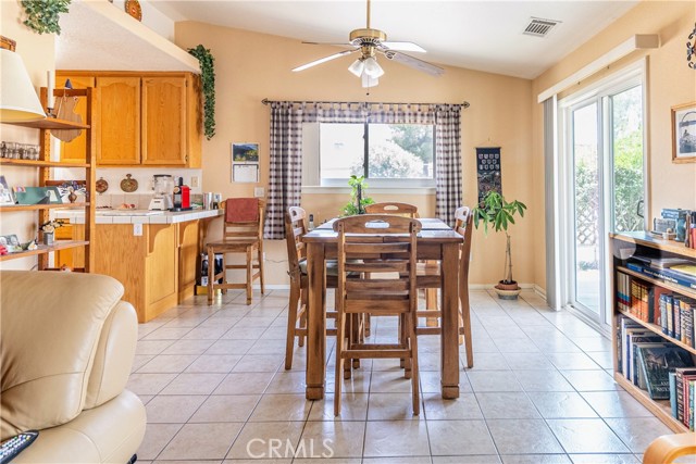 Detail Gallery Image 7 of 33 For 14639 Havasu Ln, Apple Valley,  CA 92307 - 3 Beds | 2 Baths