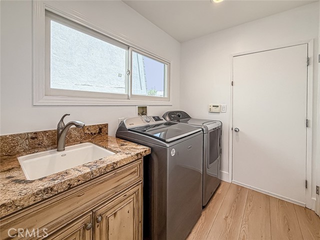 Detail Gallery Image 21 of 67 For 4575 De Celis Pl, Encino,  CA 91436 - 4 Beds | 3 Baths