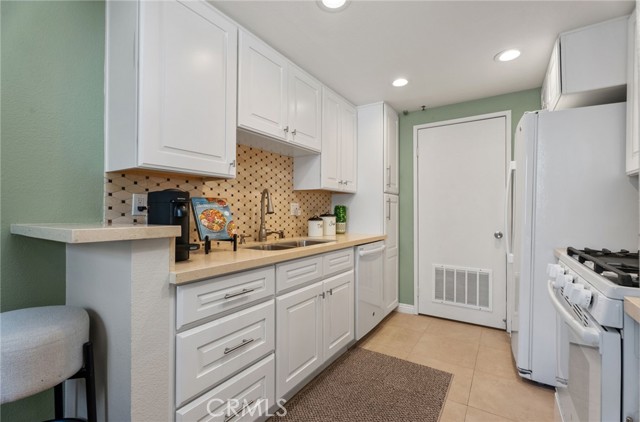 Detail Gallery Image 6 of 26 For 17722 Sergio Circle Ci104,  Huntington Beach,  CA 92647 - 2 Beds | 2 Baths