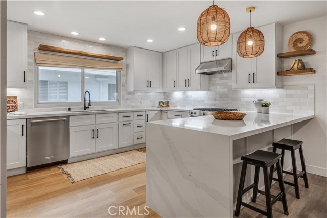Detail Gallery Image 3 of 15 For 13232 Fiji Way #G,  Marina Del Rey,  CA 90292 - 3 Beds | 2/1 Baths