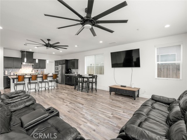 Detail Gallery Image 9 of 36 For 4080 San Jose, Clovis,  CA 93619 - 3 Beds | 3 Baths