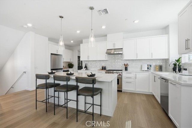 Detail Gallery Image 12 of 53 For 2392 Haley Point Drive #104,  Ventura,  CA 93003 - 3 Beds | 3/1 Baths