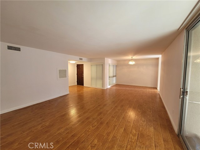 Detail Gallery Image 12 of 40 For 5301 Balboa Bld #E11,  Encino,  CA 91316 - 2 Beds | 2 Baths