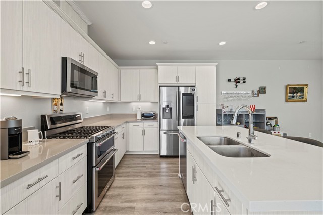 Detail Gallery Image 8 of 64 For 28642 Jardineras Dr, Valencia,  CA 91354 - 3 Beds | 2/1 Baths