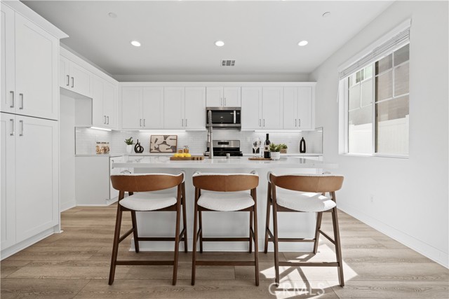 4253 S Heather Privado, Ontario CA: https://media.crmls.org/medias/405009a0-5278-4aa5-8030-04e3a1c442f7.jpg