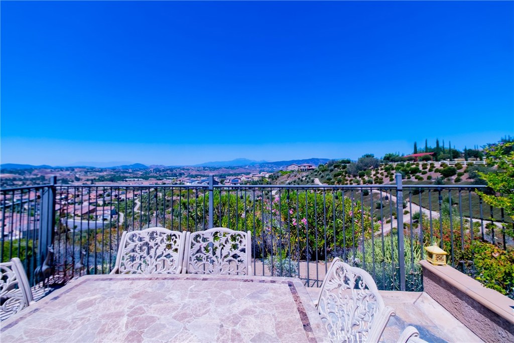 https://media.crmls.org/medias/40504980-5da0-4c2f-9891-63e953bbaf2c.jpg?preset=X-Large