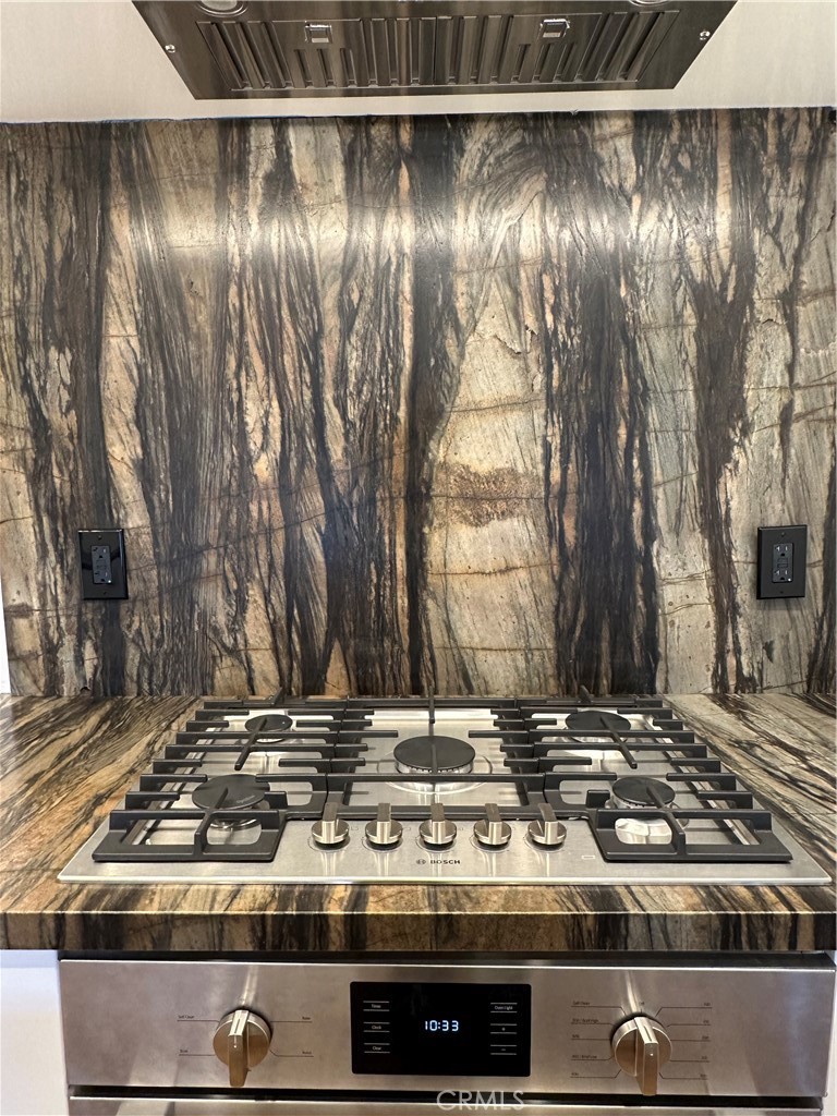https://media.crmls.org/medias/4050830b-3d36-4f61-b432-c3259d92faac.jpg?preset=X-Large