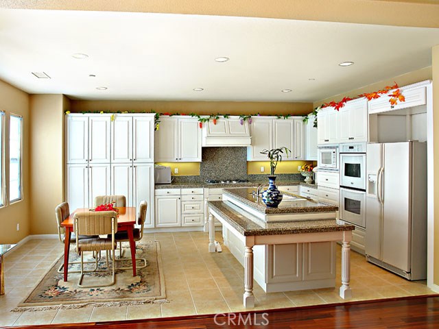 MLS #OC25079893 img 4