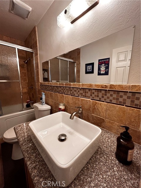 16041 Warmington Lane, Huntington Beach CA: https://media.crmls.org/medias/4052e060-dcfd-4982-9dae-527c36abd42b.jpg
