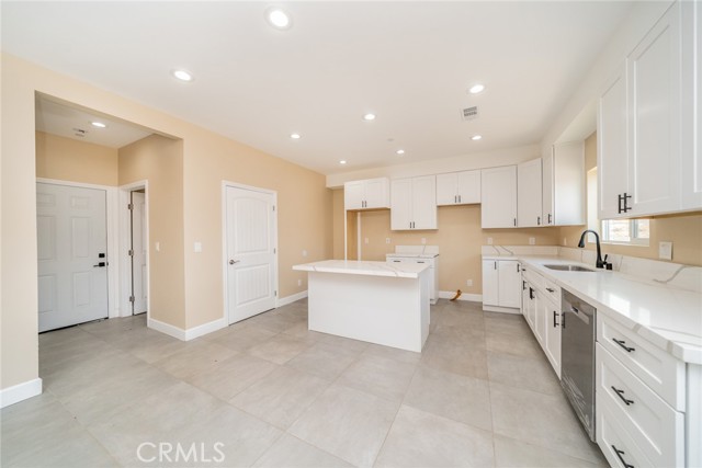 555 N Meridian Avenue, San Bernardino CA: https://media.crmls.org/medias/4053880d-7d05-4e4c-80a6-32a75dee4364.jpg