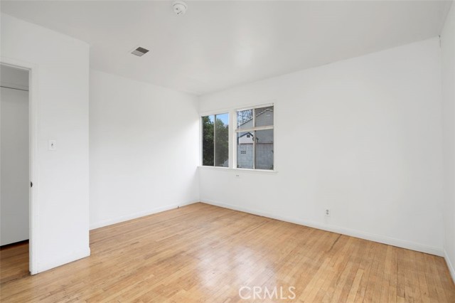 9933 Norwich Avenue, Mission Hills (San Fernando) CA: https://media.crmls.org/medias/4054ace2-286e-494d-96f2-1553e595a6d3.jpg