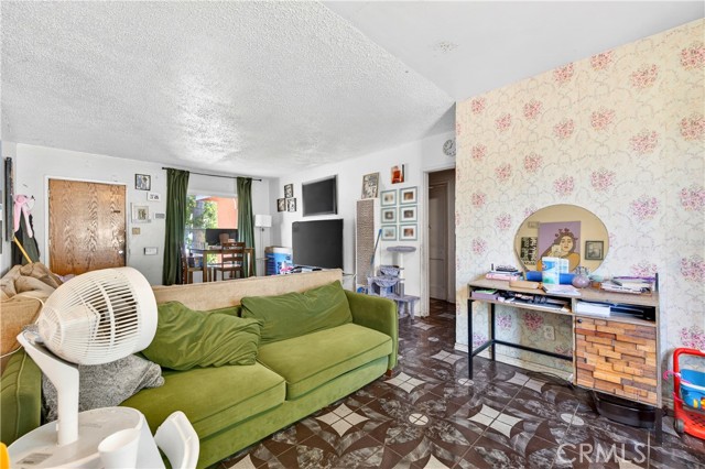 Detail Gallery Image 6 of 25 For 705 S Thorson Ave, Compton,  CA 90221 - 3 Beds | 1 Baths