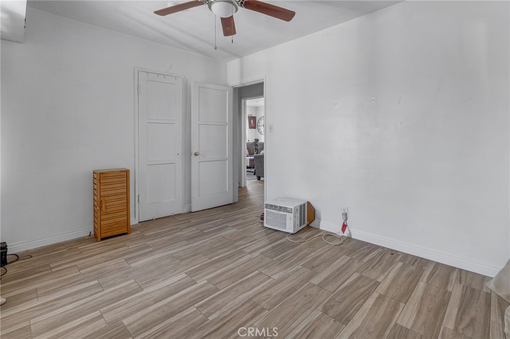 https://media.crmls.org/medias/40557a49-2055-41af-8f05-b6883d769100.jpg?preset=X-Large