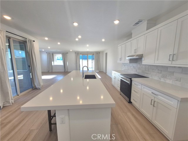 Detail Gallery Image 10 of 47 For 103 Takamasa Way, Oceanside,  CA 92057 - 3 Beds | 2/1 Baths