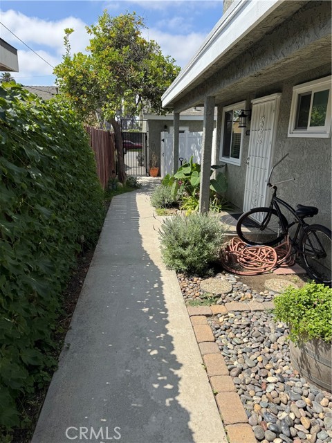 Detail Gallery Image 2 of 24 For 4301 Farquhar Ave, Los Alamitos,  CA 90720 - 2 Beds | 1/1 Baths