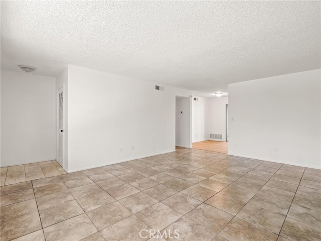 Detail Gallery Image 6 of 22 For 3725 N Fruit Ave #B,  Fresno,  CA 93705 - 2 Beds | 1 Baths