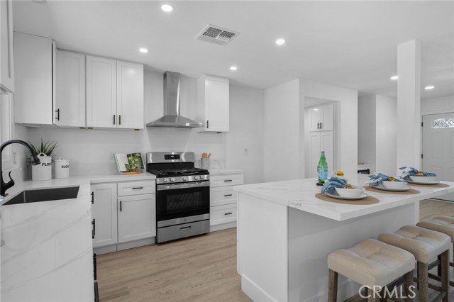 Detail Gallery Image 9 of 22 For 509 S Glenarbor, Santa Ana,  CA 92704 - 3 Beds | 2 Baths