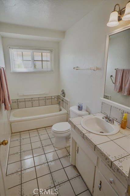 8444 Remmet Avenue, Canoga Park CA: https://media.crmls.org/medias/40580078-38d3-4200-aad2-e67a27f0abb6.jpg
