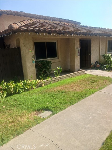 Detail Gallery Image 2 of 9 For 12218 Orchid Ln a,  Moreno Valley,  CA 92557 - 3 Beds | 2 Baths