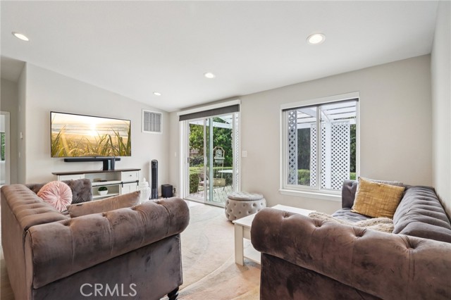 Detail Gallery Image 9 of 75 For 18320 Ingomar St, Reseda,  CA 91335 - – Beds | – Baths