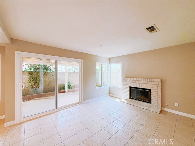 Detail Gallery Image 11 of 25 For 15965 Peach Tree Ln, Fontana,  CA 92337 - 4 Beds | 3 Baths