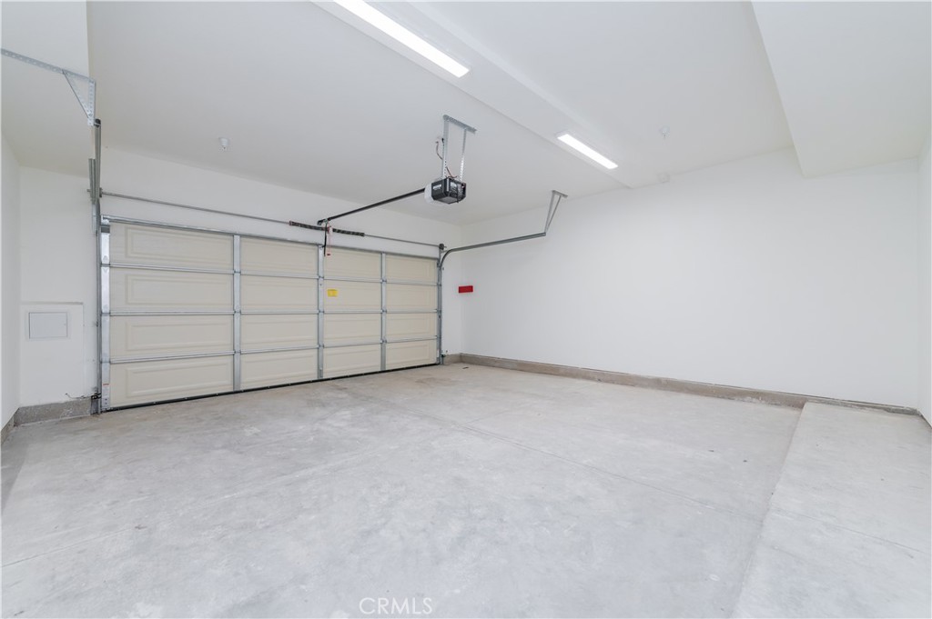 https://media.crmls.org/medias/4059b144-4cd4-4d57-8982-ffb130b66a00.jpg?preset=X-Large