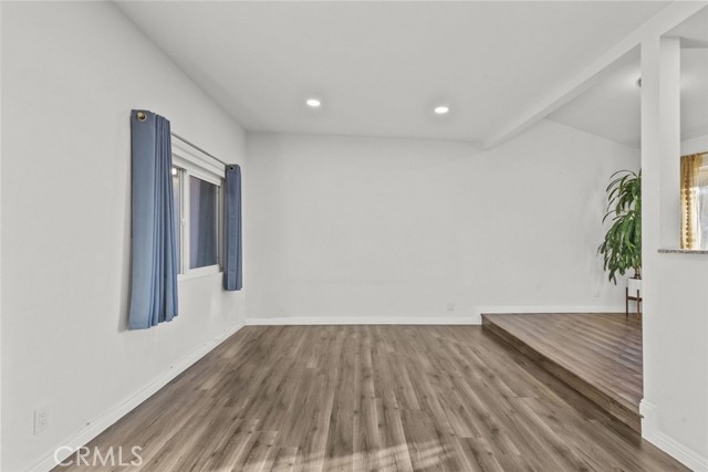 Detail Gallery Image 5 of 36 For 1523 E Windsor Rd 209a,  Glendale,  CA 91205 - 2 Beds | 1/1 Baths