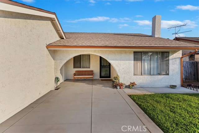10750 Hollenbeck Drive, Riverside CA: https://media.crmls.org/medias/405a5362-3f50-4cb5-88d3-f73e892a5eb1.jpg