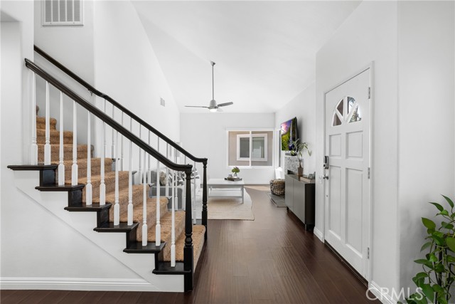 Detail Gallery Image 3 of 34 For 389 Ralcam Pl, Costa Mesa,  CA 92627 - 3 Beds | 2/1 Baths