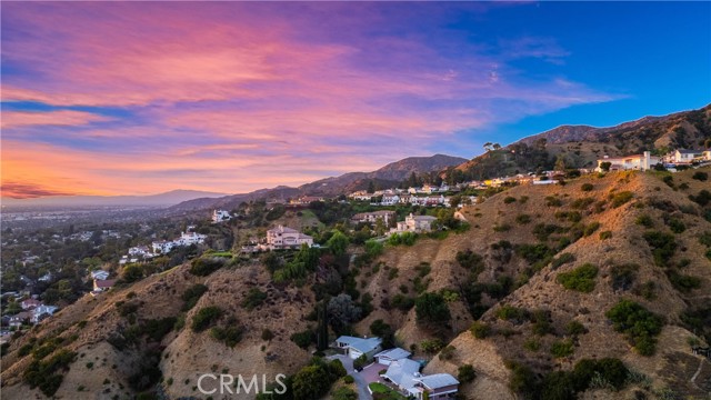 Detail Gallery Image 16 of 46 For 1235 Verdugo Spring Ln, Burbank,  CA 91501 - 3 Beds | 2 Baths