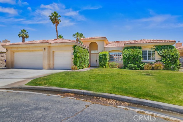 79030 Ladera Drive, La Quinta CA: https://media.crmls.org/medias/405c047b-1376-4c5e-81aa-c210e98cfbc1.jpg