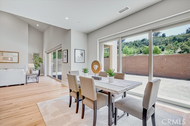 100 Bozeman, Irvine CA: https://media.crmls.org/medias/405c90ac-8ab1-487f-92bb-24341beed98a.jpg