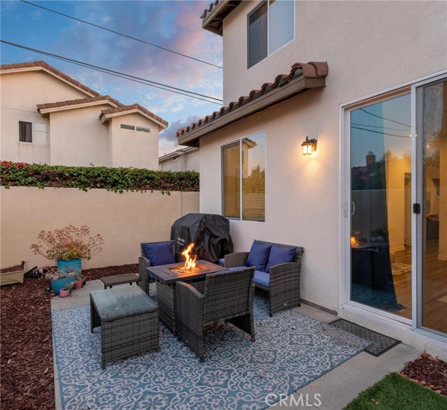 1924 N Floret Drive, Los Angeles CA: https://media.crmls.org/medias/405d59b8-f580-4547-9828-0b931acc6f36.jpg