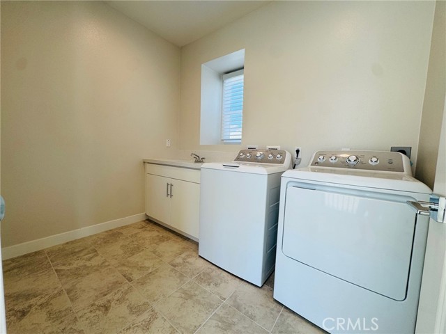 Detail Gallery Image 8 of 11 For 200 Holliston, Lake Forest,  CA 92630 - 4 Beds | 4 Baths