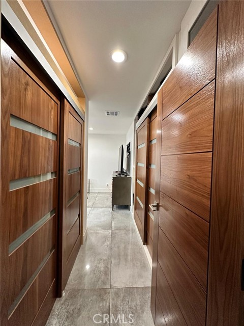 Detail Gallery Image 17 of 30 For 3007 3009 S Hobart, Los Angeles,  CA 90018 - 5 Beds | 4 Baths