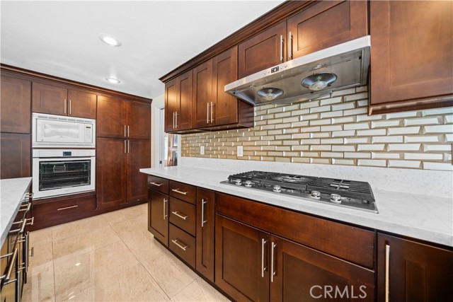 213 E Borromeo Avenue, Placentia CA: https://media.crmls.org/medias/405e8ec8-9267-4b51-bcce-88eea731b099.jpg