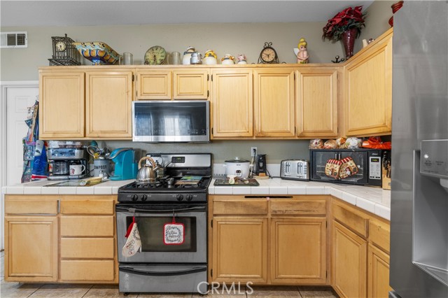 37433 56th E Street, Palmdale CA: https://media.crmls.org/medias/405ebb6a-3ce8-4658-afe5-c5e6b6228cde.jpg