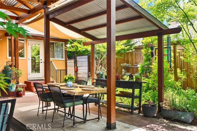 466 E 2nd Avenue, Chico CA: https://media.crmls.org/medias/405f6e7d-e91d-4797-a861-e6881e824b6c.jpg