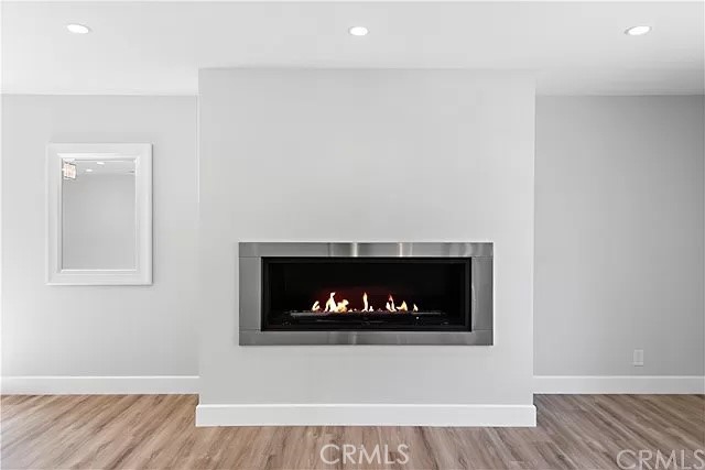 https://media.crmls.org/medias/405f9060-d924-43af-8c4d-23d93f640b2c.jpg?preset=X-Large