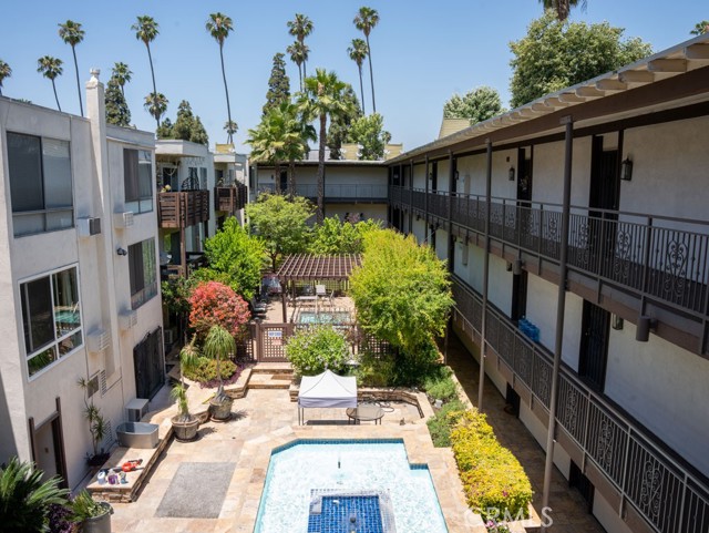 525 S Ardmore Avenue, Los Angeles CA: https://media.crmls.org/medias/405fbc7f-7e45-449a-898c-40998195f64c.jpg