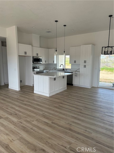 Detail Gallery Image 3 of 35 For 16353 Smokethorn Rd, Apple Valley,  CA 92307 - 3 Beds | 2 Baths