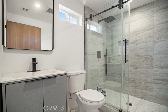 Detail Gallery Image 6 of 18 For 6937 Jellico Ave, Lake Balboa,  CA 91406 - 2 Beds | 2 Baths